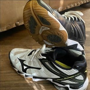 women’s 10.5 - Mens 8-8.5 - well cared for